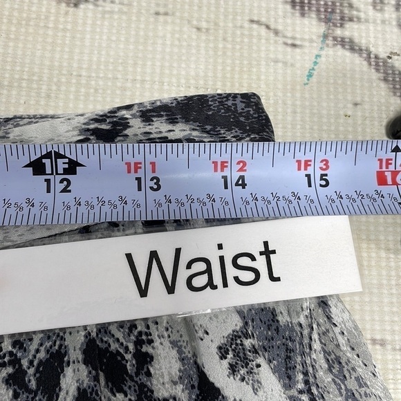 Paige Pants Silver Black Printed Silky Satin Pockets Size Small - Picture 3 of 14